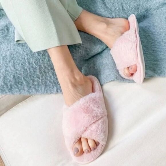Splendid Light Pink Fuzzy Cross Slide Slippers, NWT - Picture 1 of 7